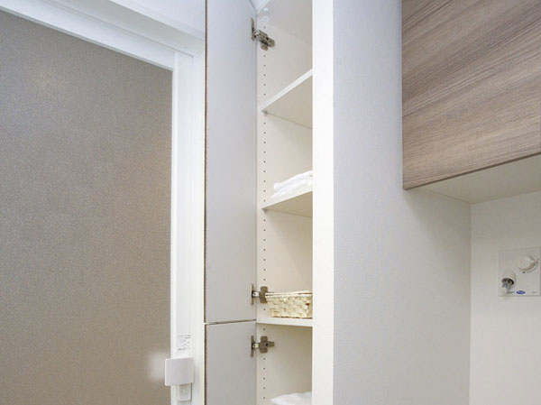 Bathing-wash room.  [Linen cabinet] Convenient linen cabinet installation in the storage such as sanitary supplies. It maintains the integrity of the organized space.