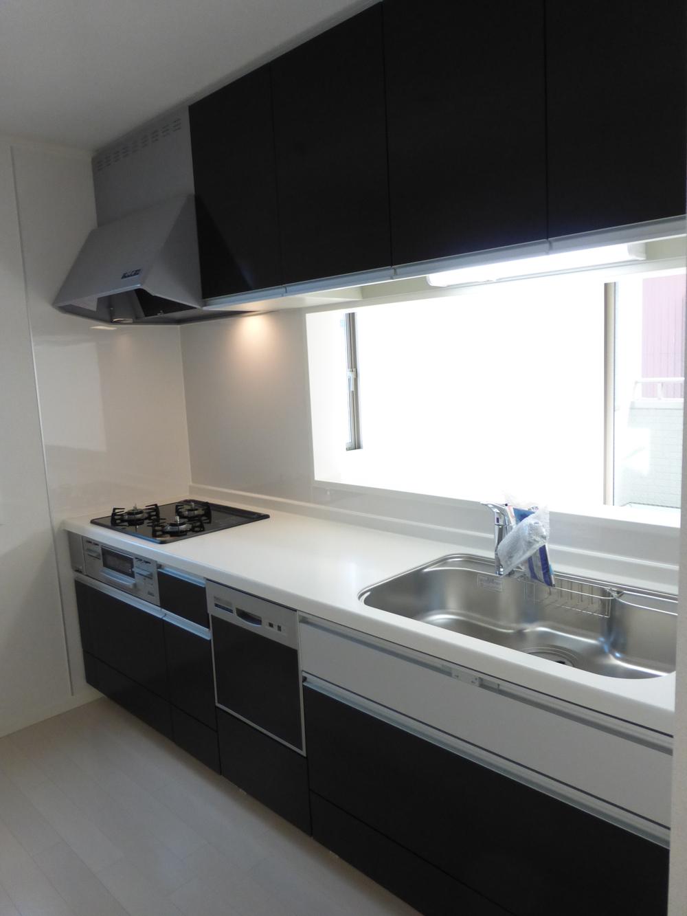 Kitchen. Indoor (December 17, 2013) Shooting Popular counter kitchen! With dishwasher! 