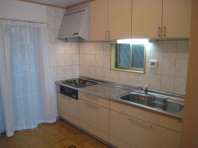 Kitchen. System kitchen is also very beautiful! ! 