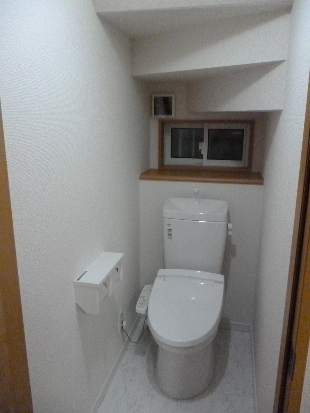 Toilet. Indoor (12 May 2013) Shooting