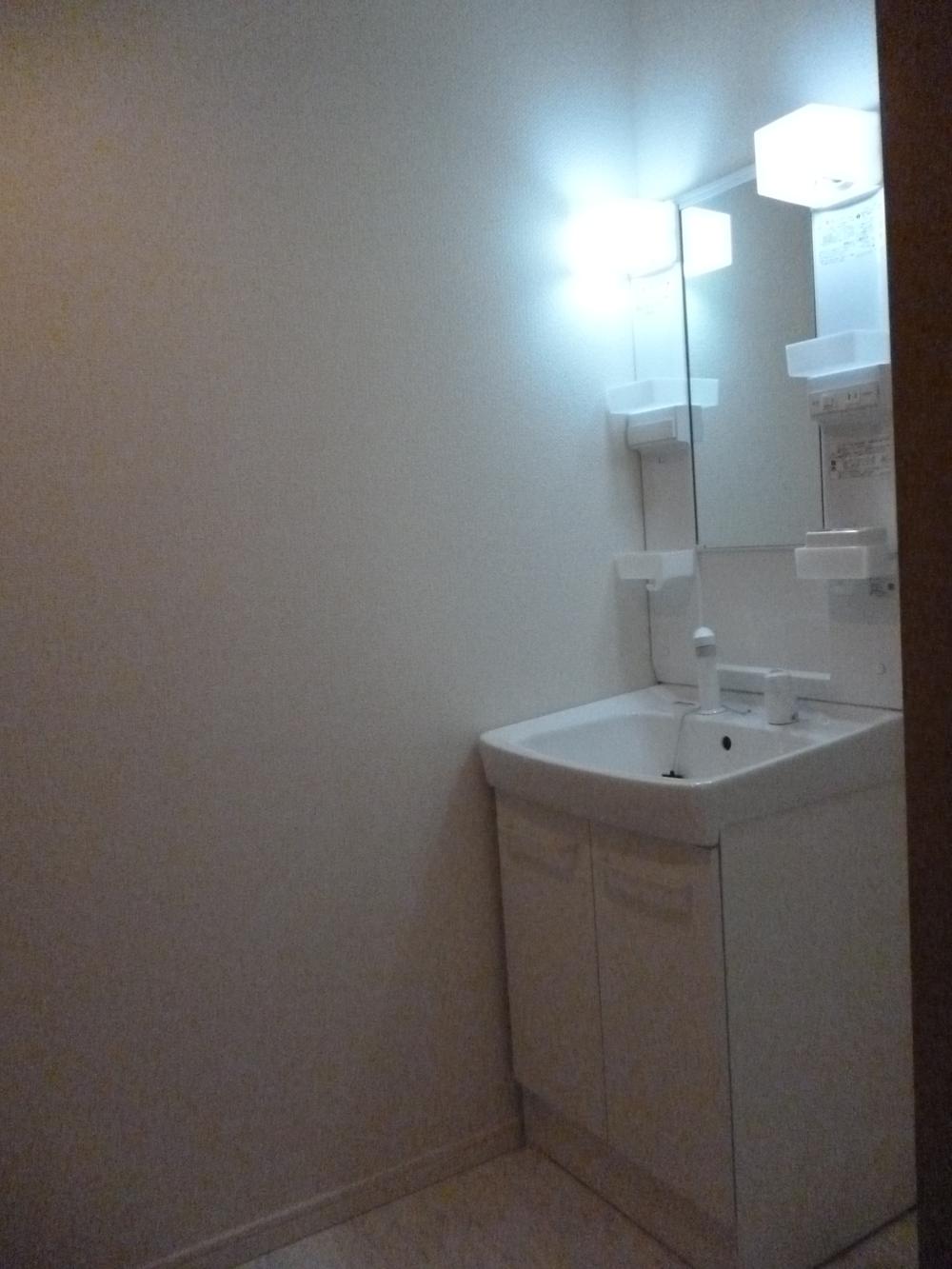 Wash basin, toilet. Local (12 May 2013) Shooting