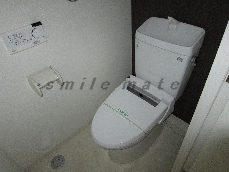 Toilet. Same by Property Room No. is a reference photograph