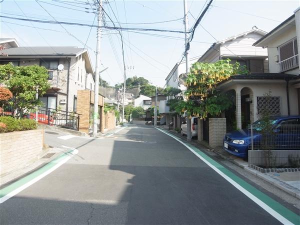 Local photos, including front road. Front road 2013 / 09 shooting