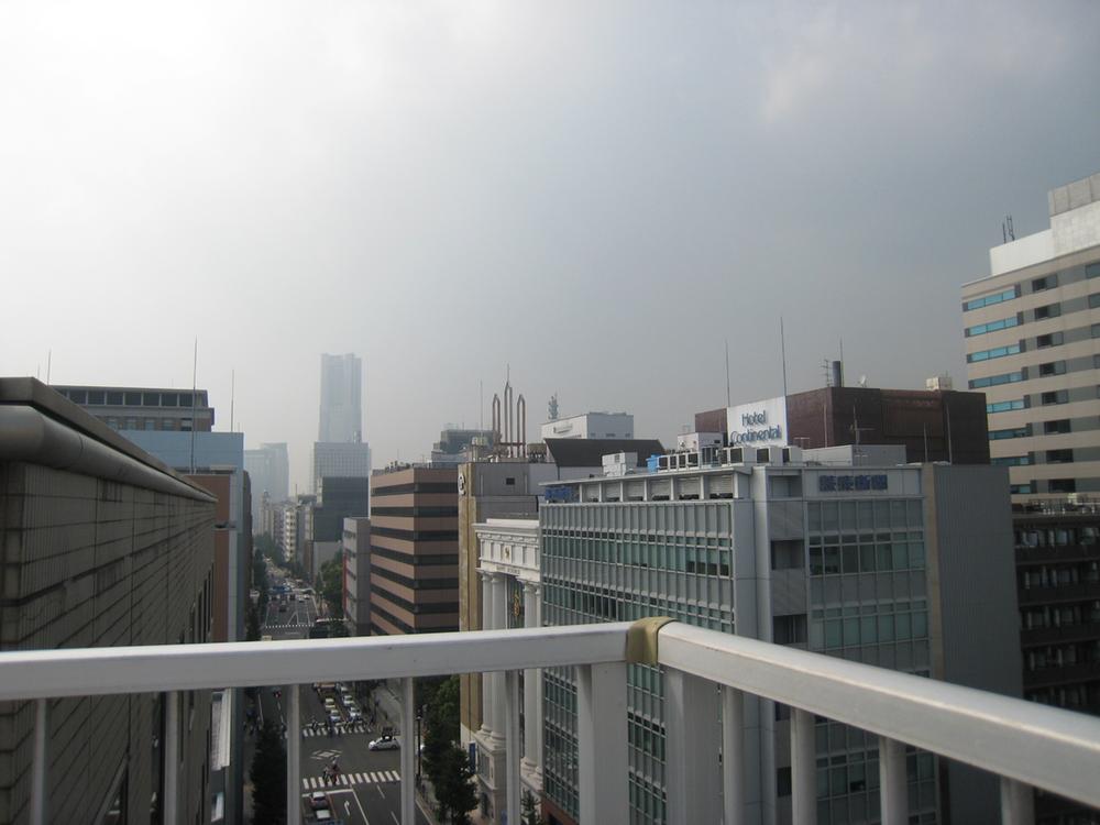 Other common areas. View from the rooftop. Minato Mirai district is, Offer also Landmark Tower.