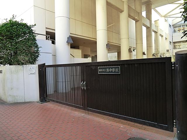 Junior high school. 500m to Yokohama Tatsuko junior high school