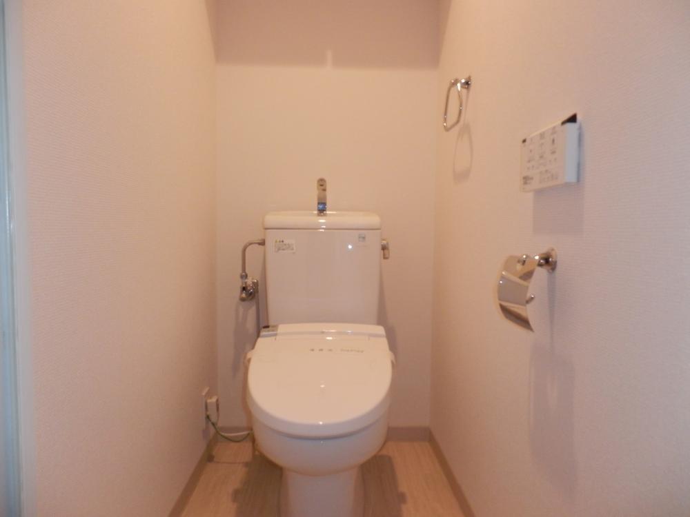 Toilet. Toilet (December 9, 2013) Shooting