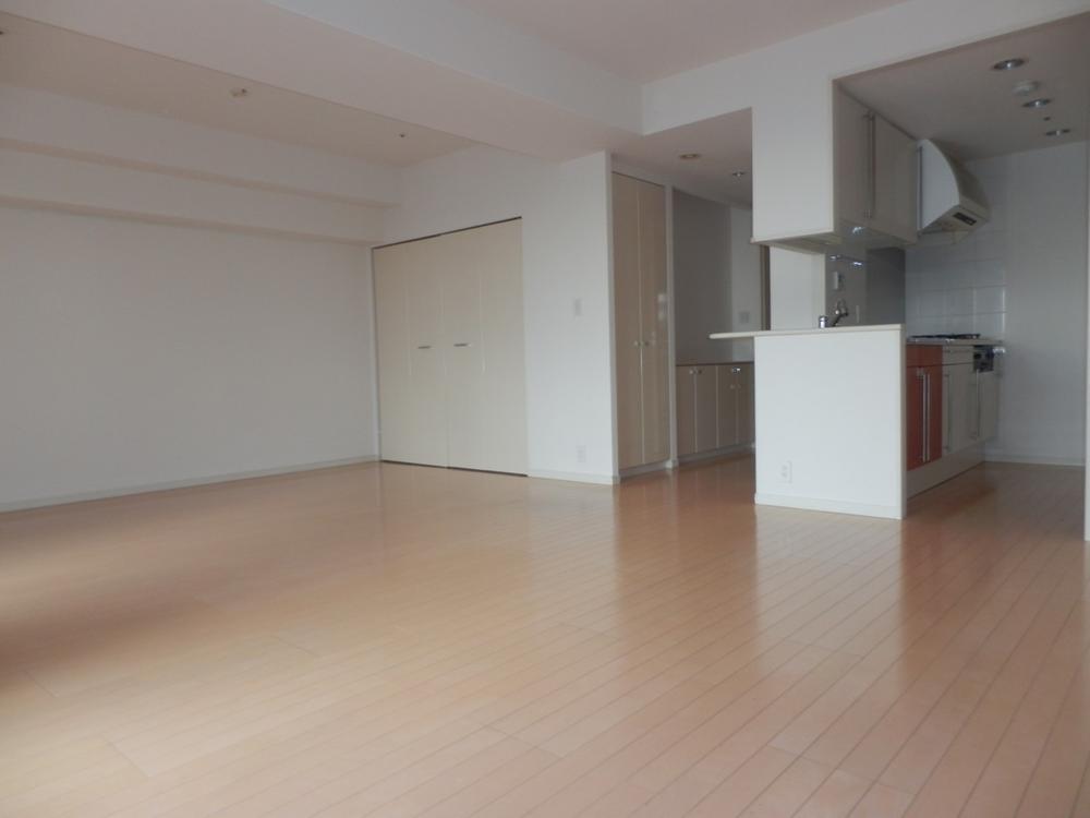 Living. Living (December 9, 2013) Shooting