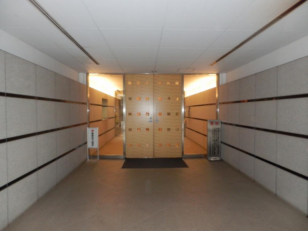 Entrance. Front entrance (December 9, 2013) Shooting