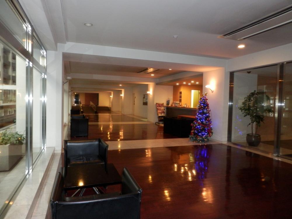 lobby. Park Square Yokohama The fifth floor of the Lobby. Available at concierge behind the counter of the Christmas tree.