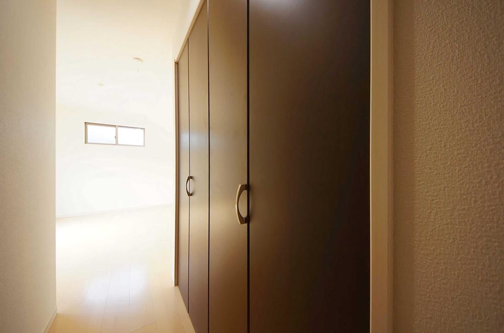 Receipt. Indoor (September 2013) Shooting, It is the second floor of a large closet of Western-style 7.5 quires. 