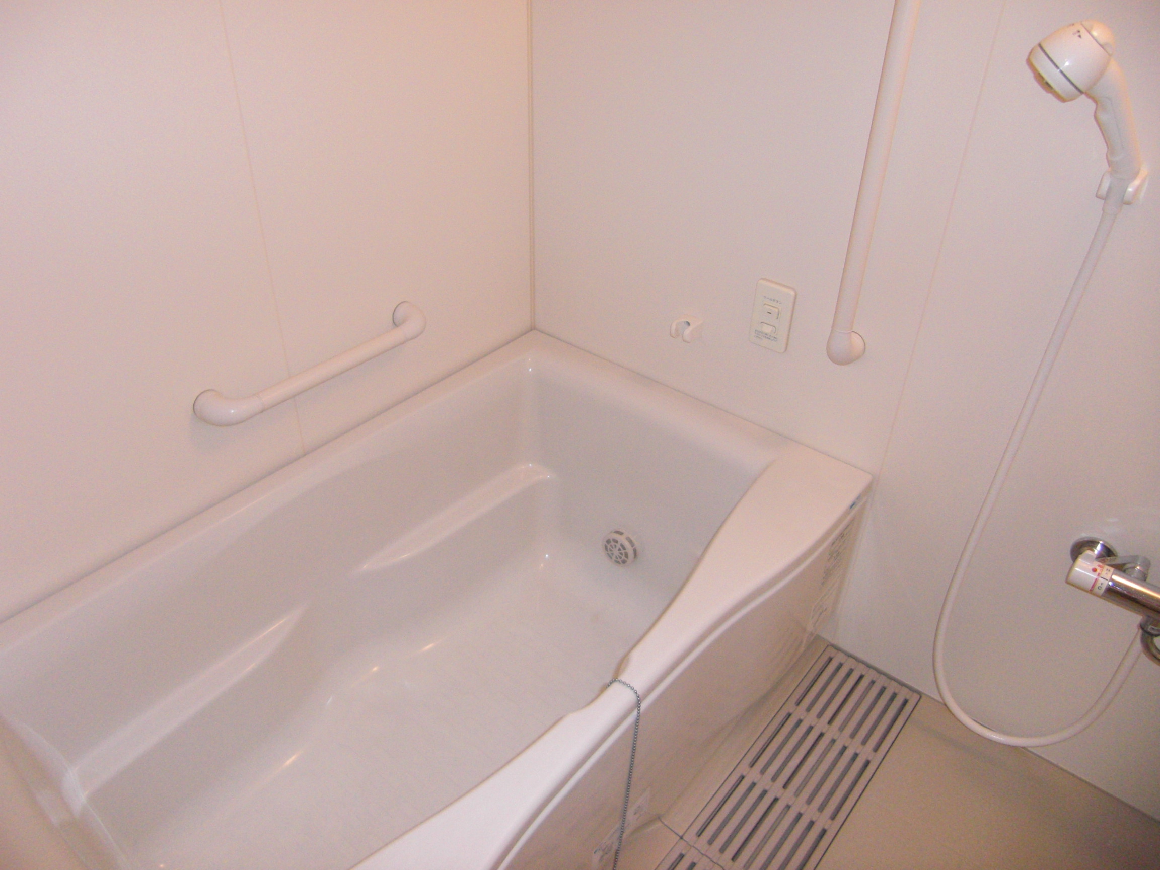 Bath. Reheating function Automatic hot water Upholstery