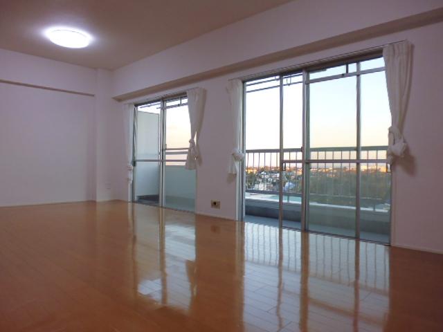 Living. Indoor (12 May 2013) Shooting