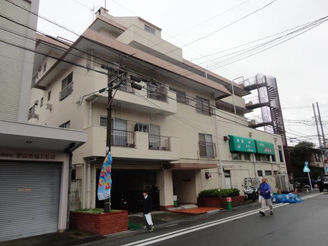 Local appearance photo. Indoor (10 May 2013) Shooting