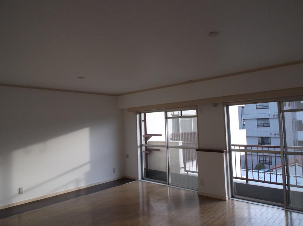 Living. Indoor (12 May 2013) Shooting