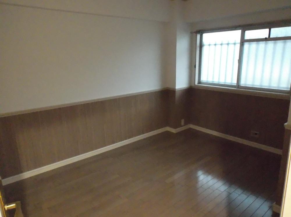 Non-living room. Indoor (12 May 2013) Shooting