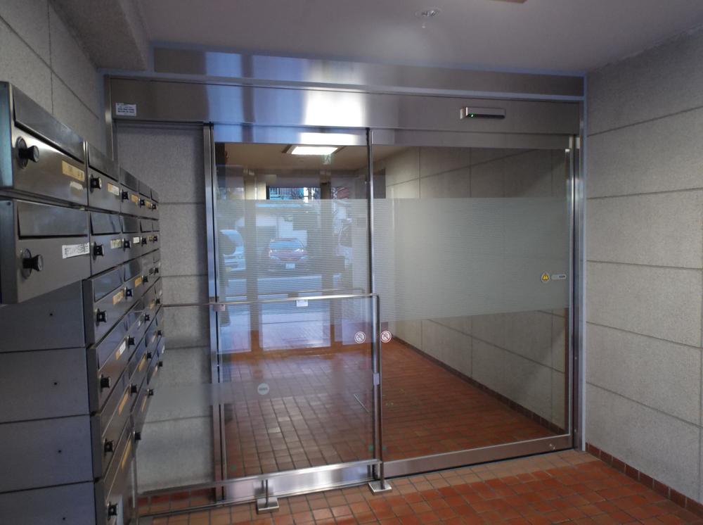 Entrance. Common areas