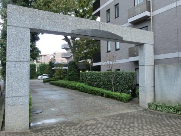 Entrance. Common areas