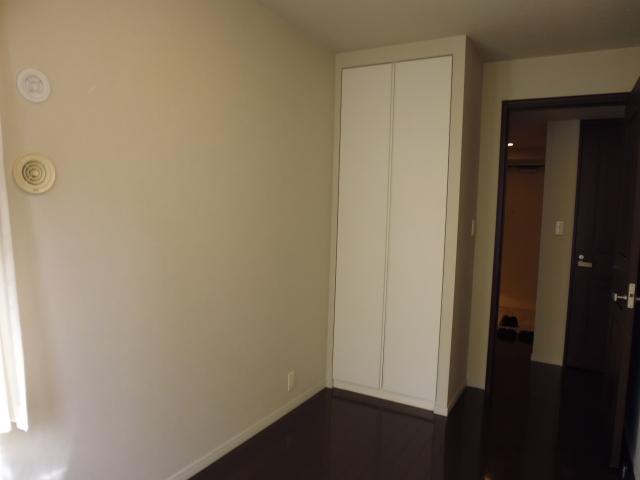 Receipt. Closet (Western-style 5.4 Pledge)