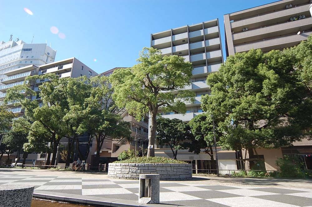 Local appearance photo. South side is good because it is a main street park day sense of openness.