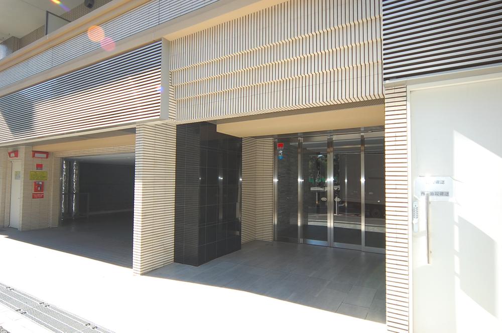 Entrance. Common areas