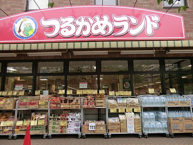 Supermarket. Tsurukame 1100m to land Honmoku shop