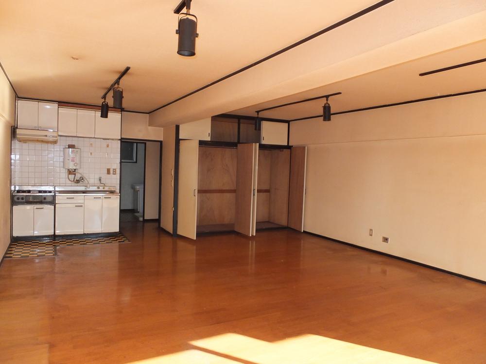 Living. How to renovation the current 1R is yours.