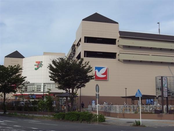 Supermarket. To Ito-Yokado 907m