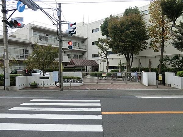 Primary school. 724m to Yokohama Municipal northern elementary school