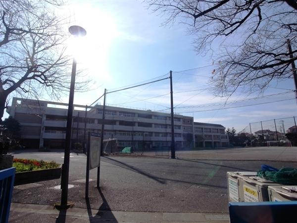 Junior high school. Nakaodai 1825m until junior high school