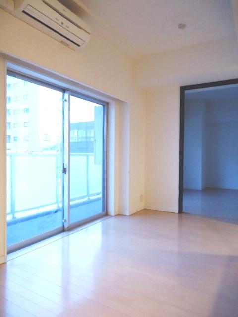 Living. Living (December 2013) Shooting