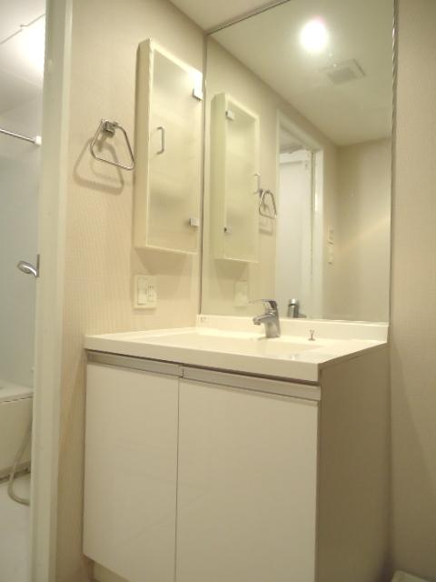 Wash basin, toilet. Wash basin (12 May 2013) Shooting