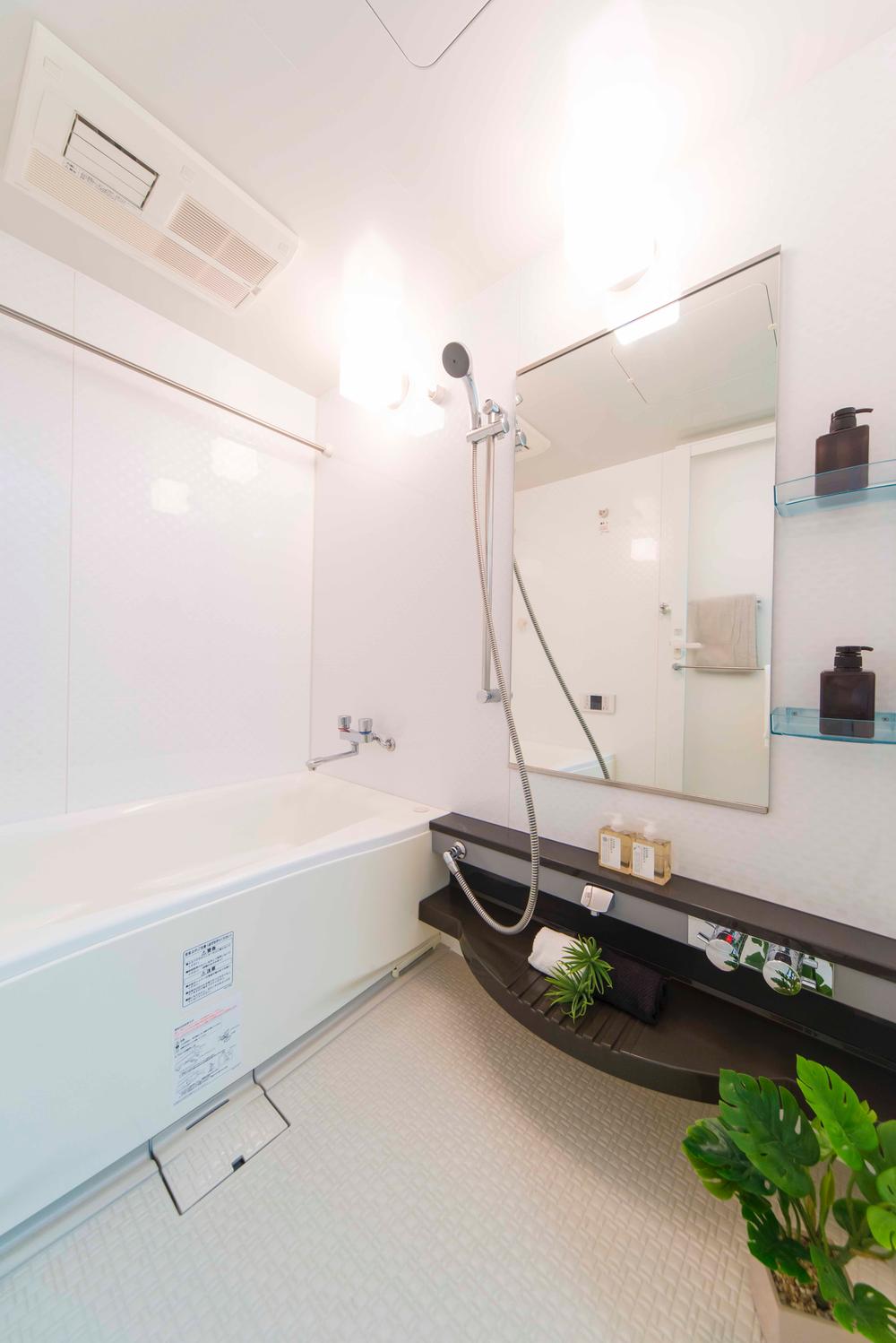 Bathroom. Bathroom 1418 size (0.75 square meters) full Otobasu type of bathroom. It is the perfect spacious space of the refresh time.