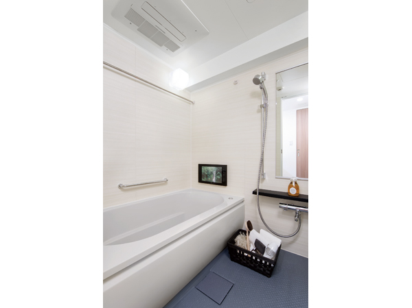 Bathroom installed a ventilation drying heater with mist sauna. Also floor material using a well-drained material, Karari floor, etc., We emphasize comfort