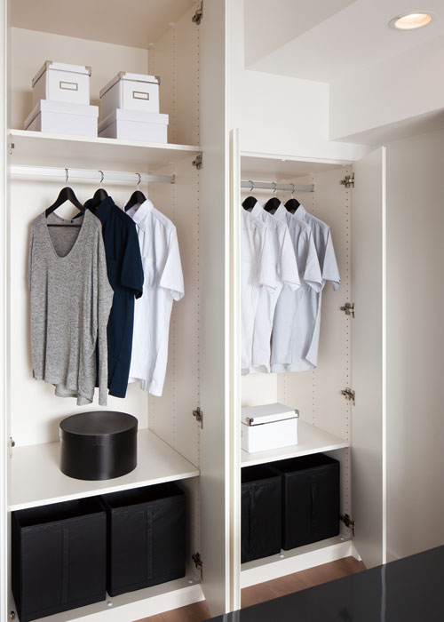 Receipt.  [Closet (all houses)] System storage that can be set in accordance with a shelf plate or the like in your existing clothing. Good usability, It is functional storage.  ※ All Listings amenities are the same specification.