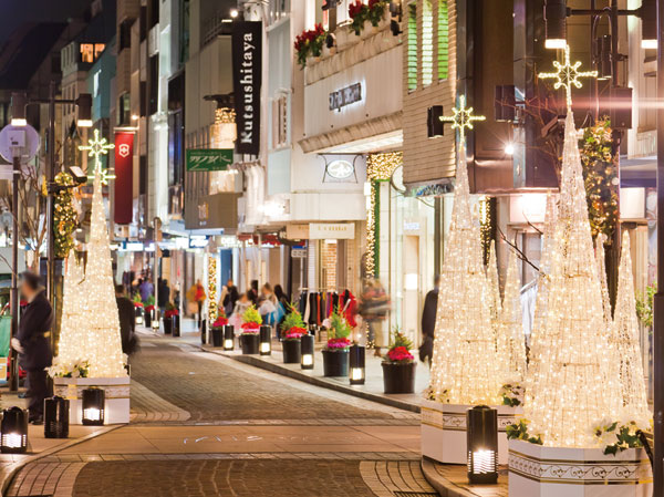 Surrounding environment. Yokohama Motomachi Shopping Street (a 25-minute walk ・ About 1990m)