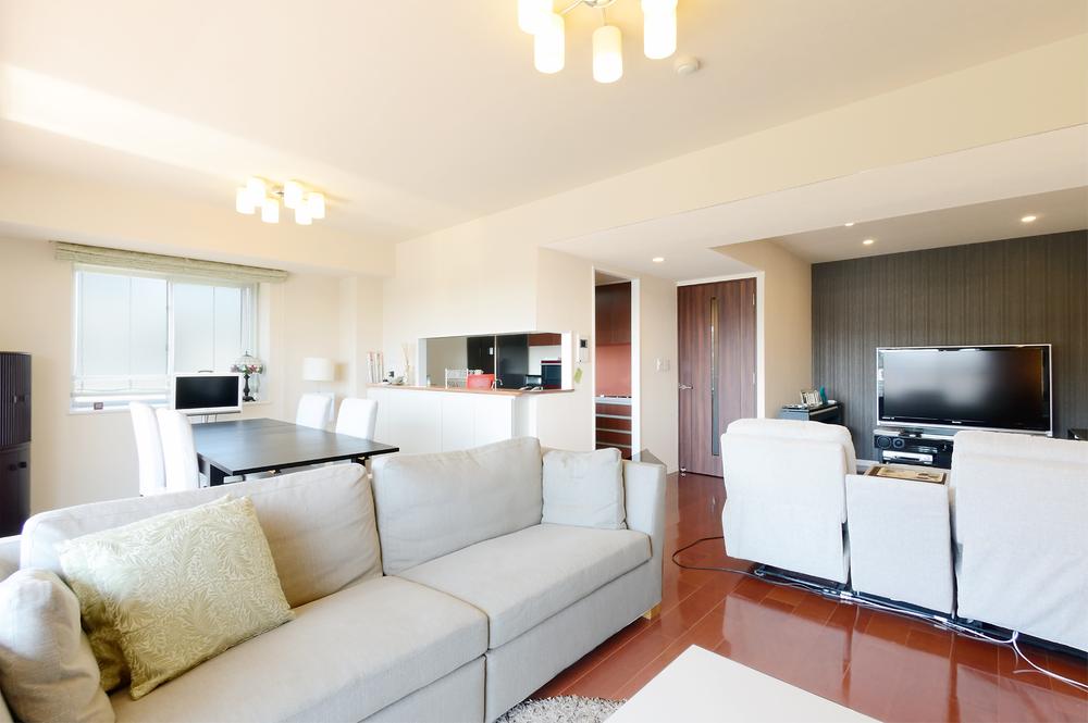 Living. About 22.4 Pledge of spacious living