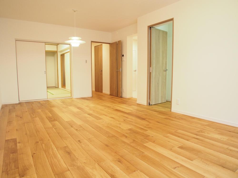 Living. Living (November 2013) Shooting