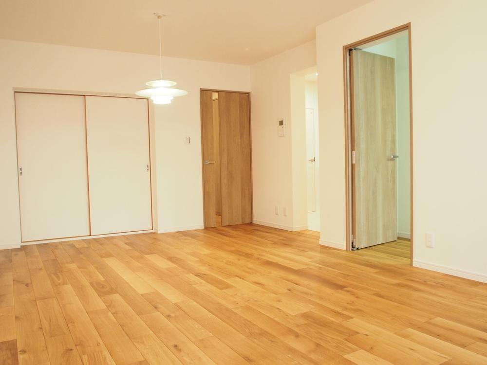 Living. Living (November 2013) Shooting