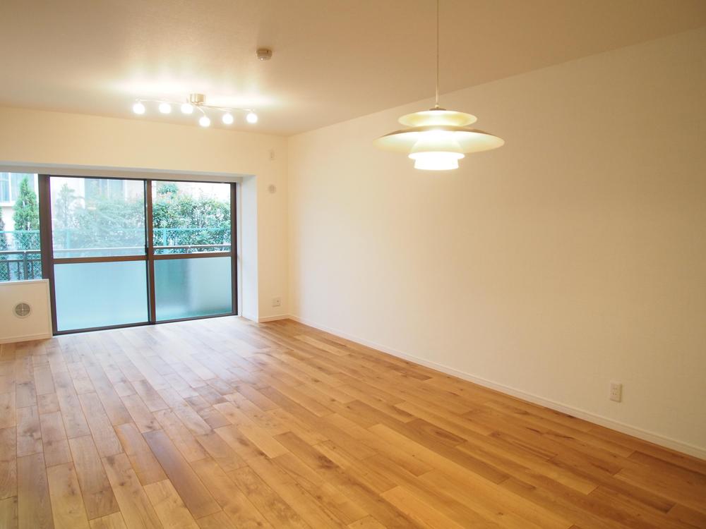 Living. Living (November 2013) Shooting