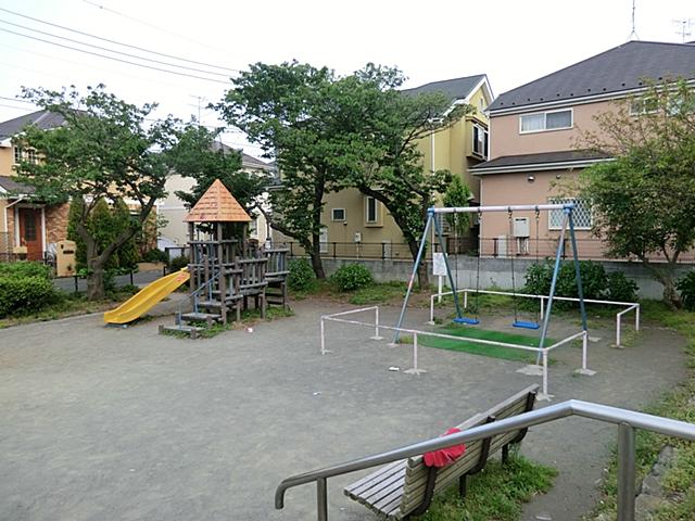 park. In 450m spacious park to Honmoku Midorigaoka Park, You can play with swings and slides