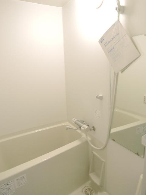 Bathroom. Unit bus new replaced.