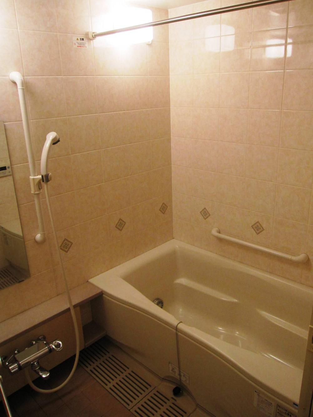 Bathroom. The bathrooms are equipped with ventilation drying function. It is also useful to the season of the washing of the rain and pollen.