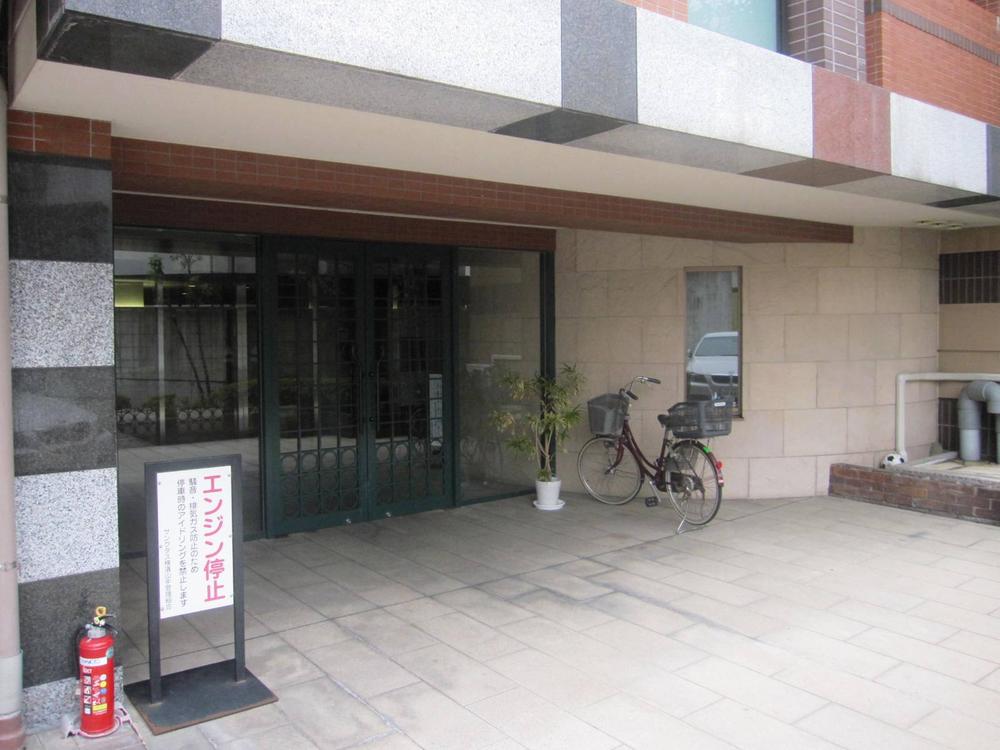 Entrance. Entrance appearance