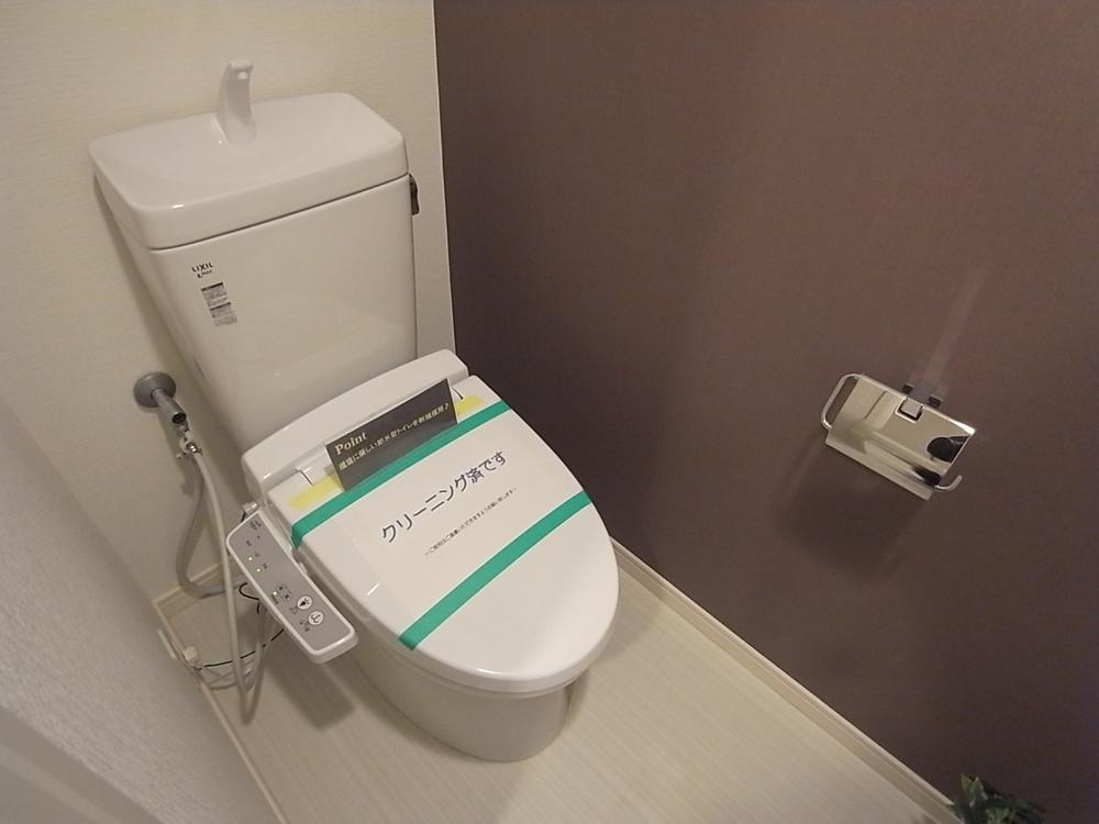 Toilet. Indoor (11 May 2013) Shooting