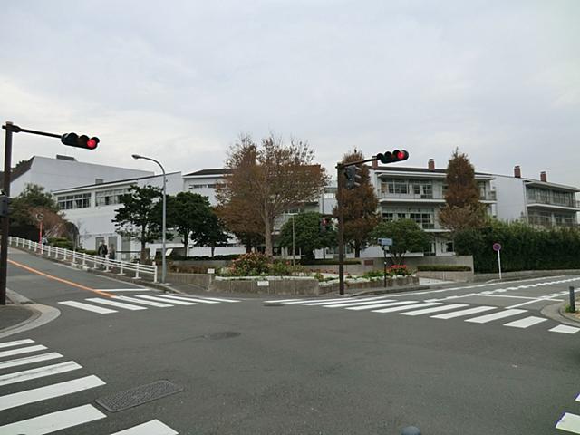 Junior high school. School peace of mind near 710m junior high school to Yokohama Municipal Honmoku Junior High School.