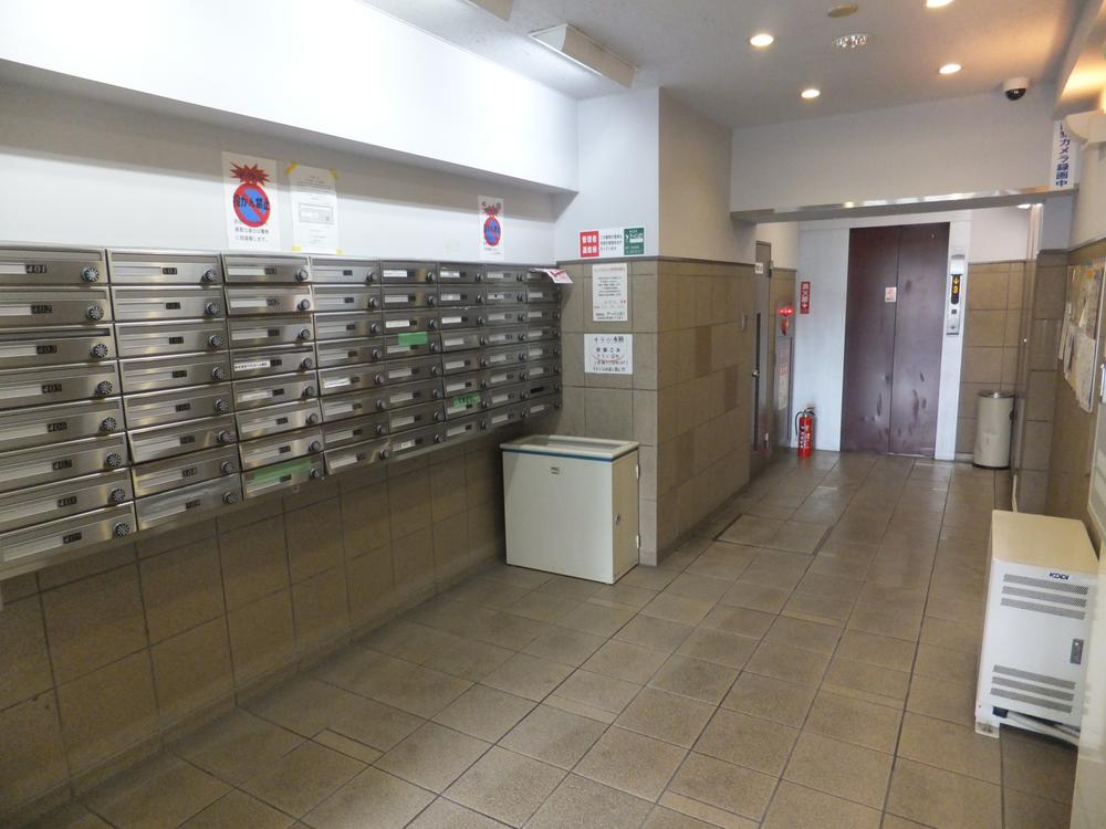 Entrance. Situation in the entrance