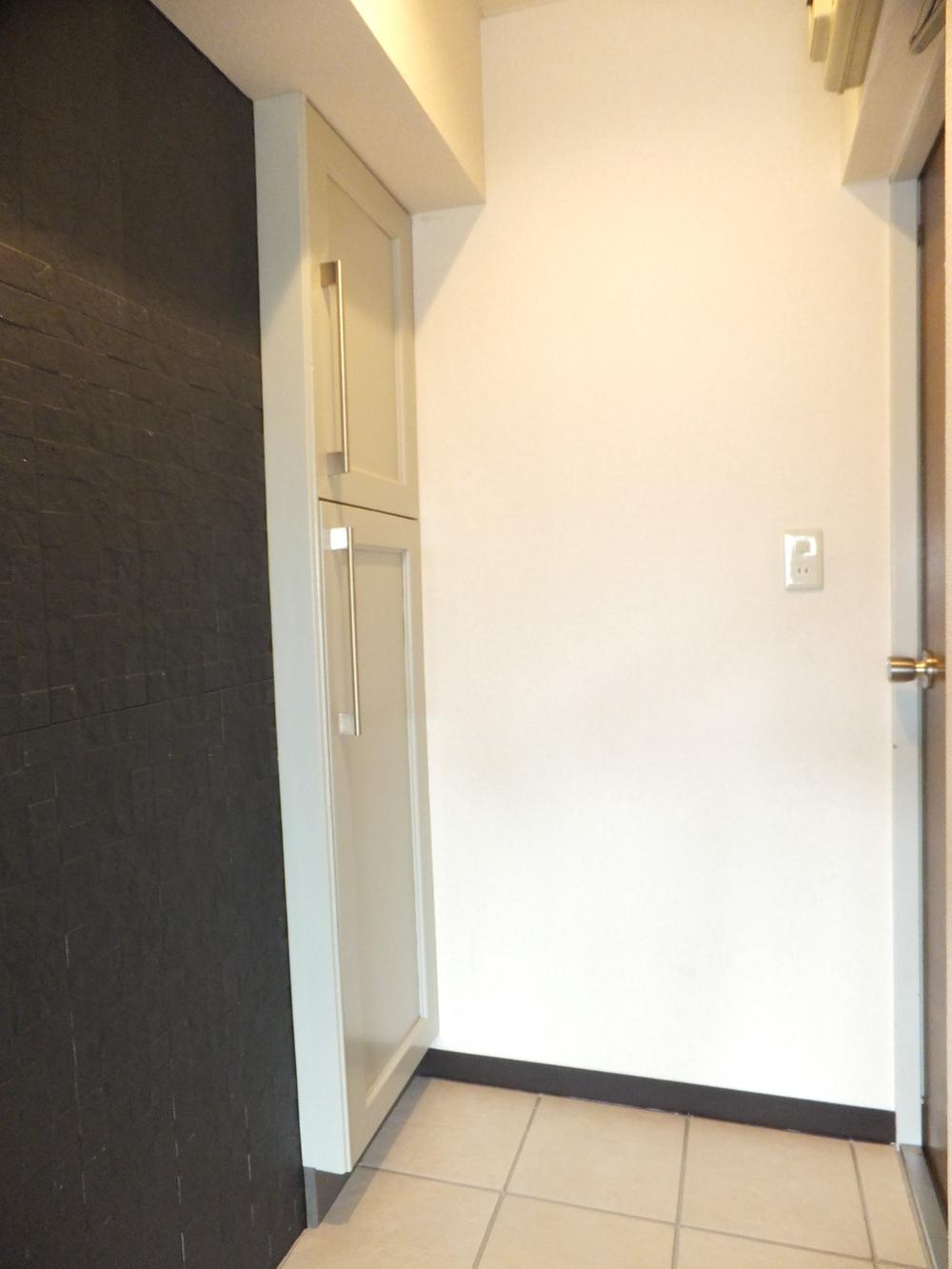 Entrance. New also housed in the entrance (2013 July)