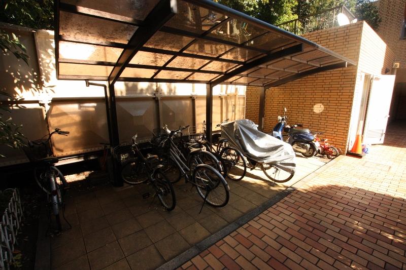 Other common areas. Bicycle parking free of charge. Bike shelter sky there.