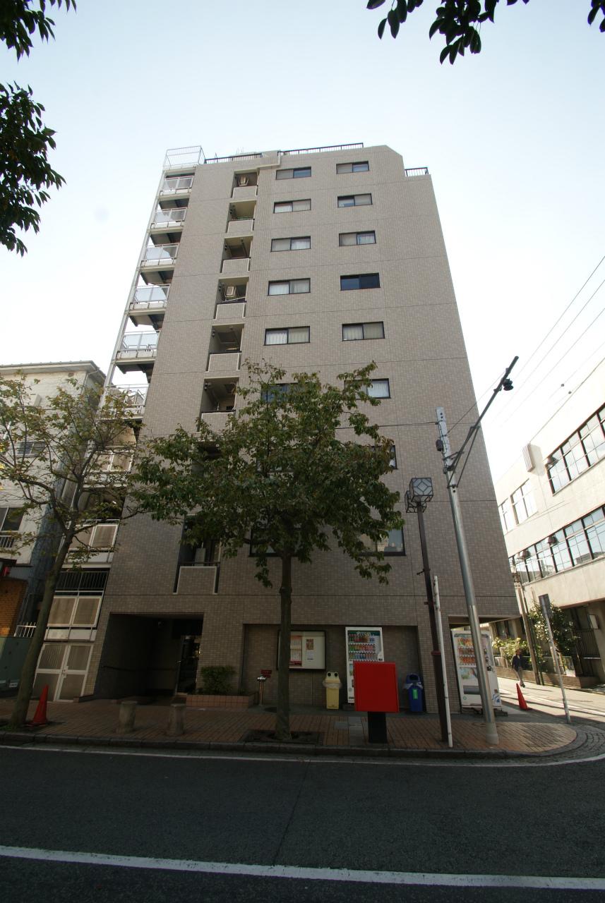 Local appearance photo. Local (11 May 2013) Shooting