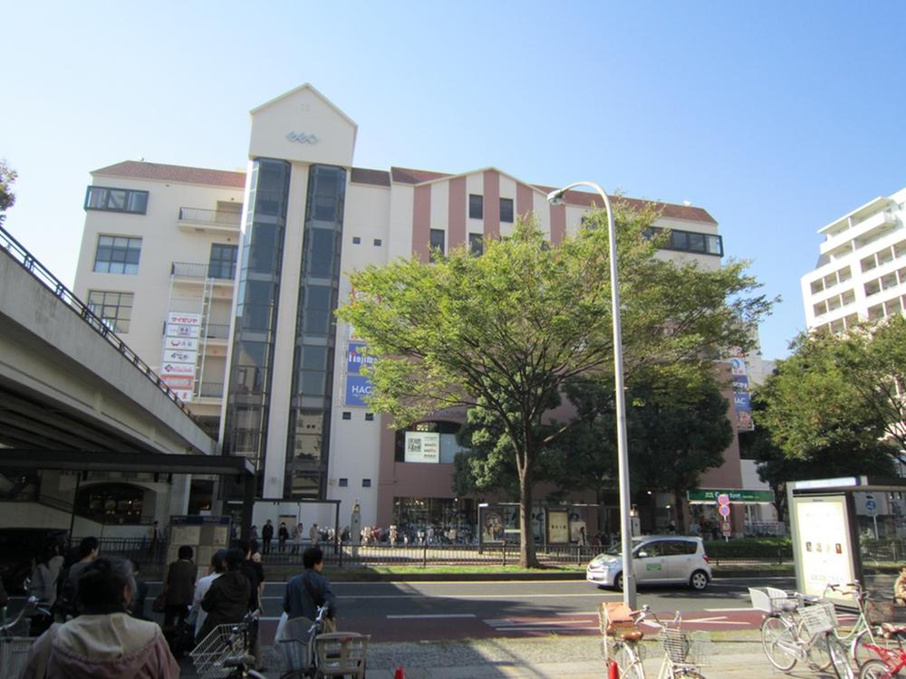 Shopping centre. Baytown Honmoku 1056m up to Fifth Avenue